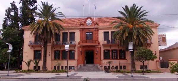 Más del 23% de los estatales riojanos no llegó a finalizar el secundario
